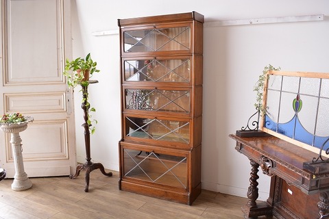 12220954_5c1d8b425991b