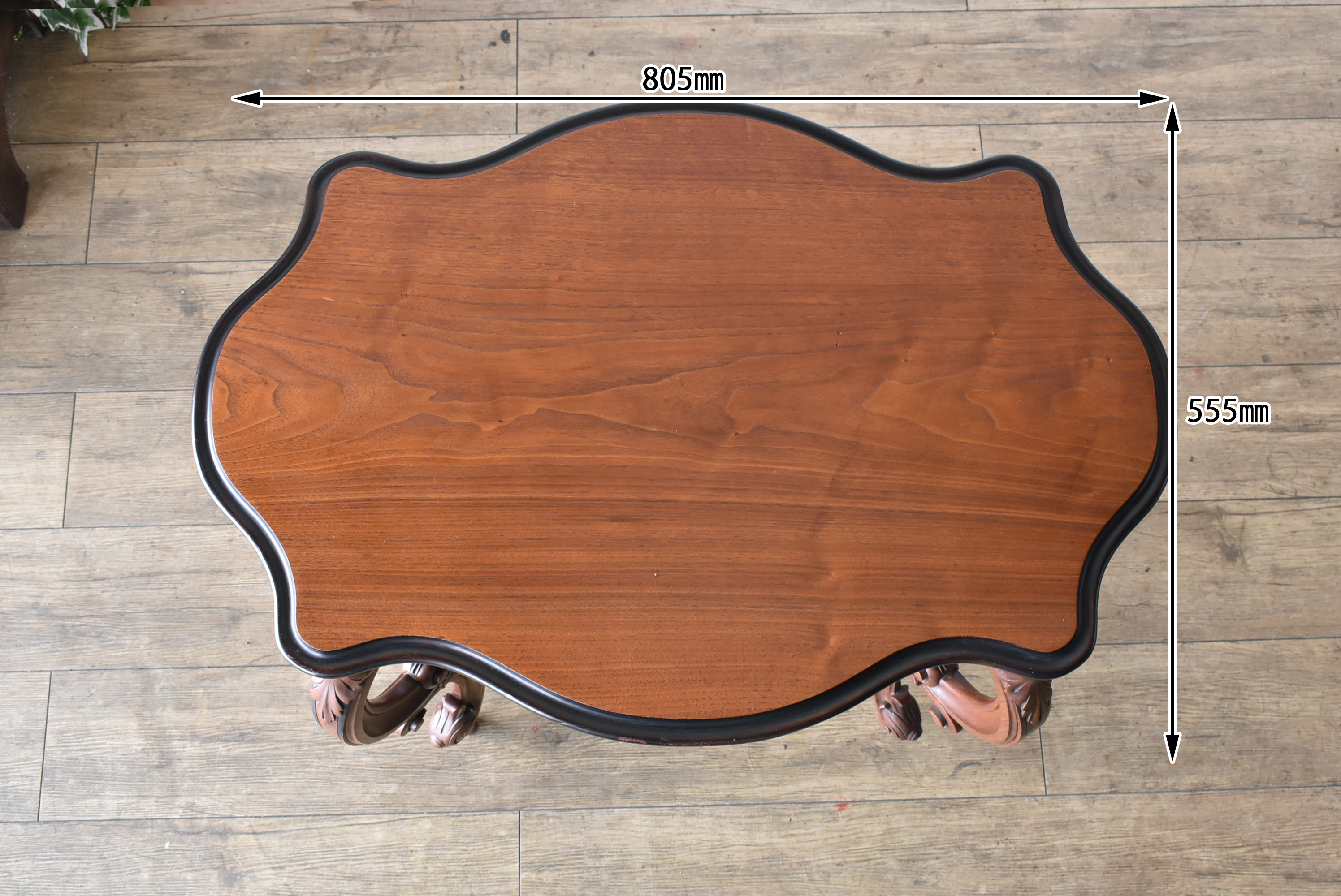 パルテノン アンティーク / 職人技の彫刻装飾が美しいハイ