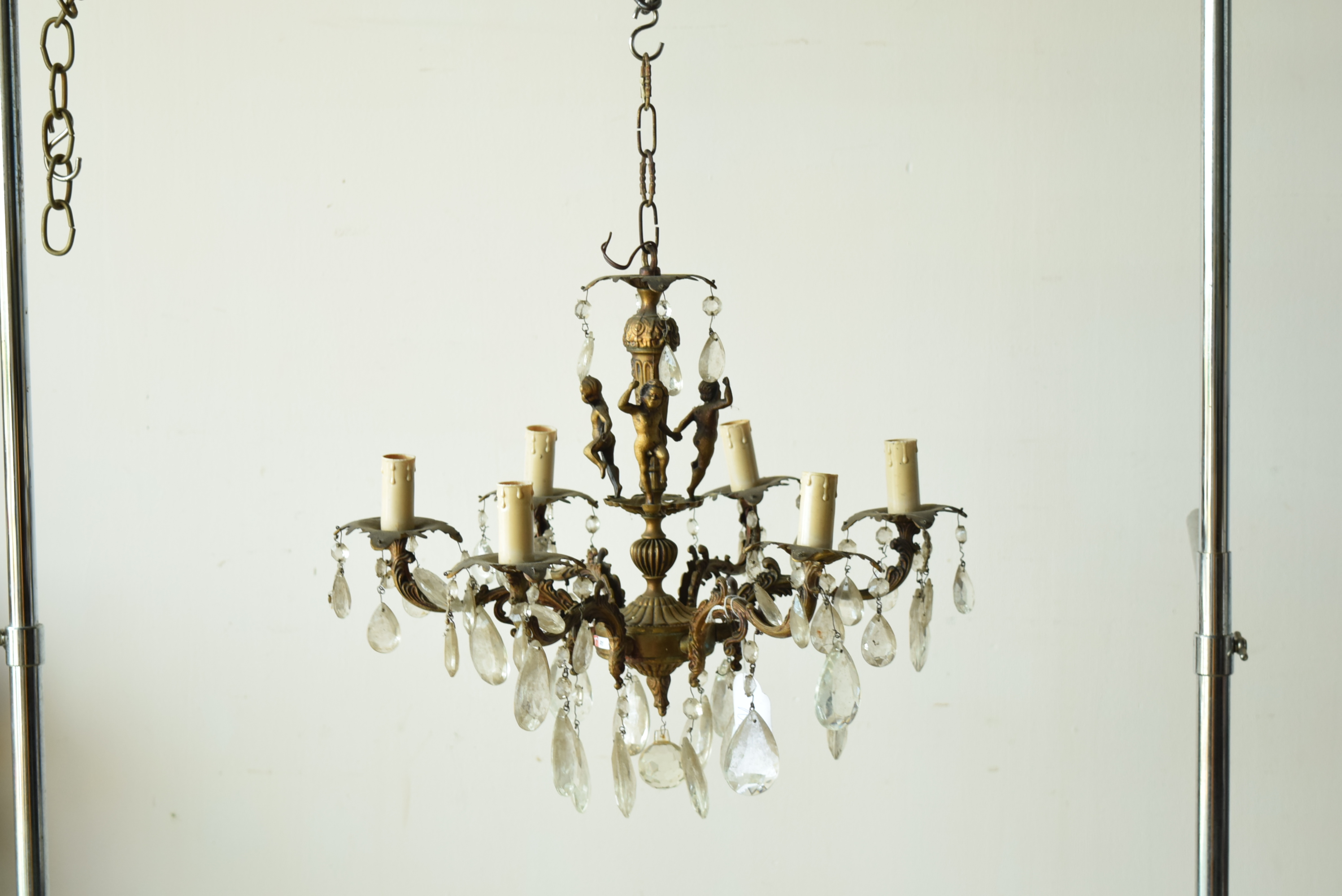 パルテノン アンティーク / 【修復前天使モチーフと滴るクリスタルが