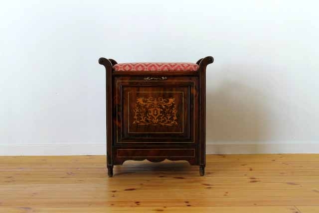 690