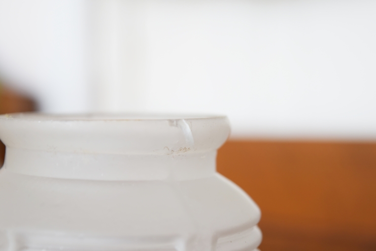 小さなヒビがあります