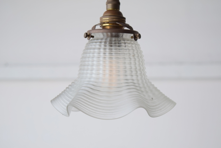 波打つような美しいラインが印象的なペンダントランプ【1805】