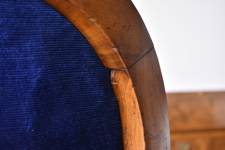 プチポワン生地が素晴らしいウォールナットサロンチェア【c317-3】