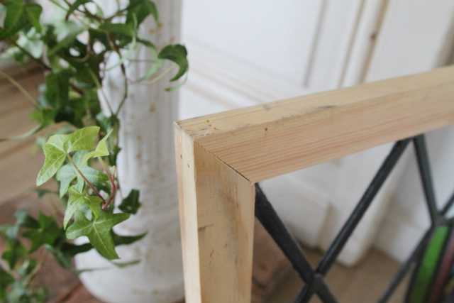 カラフルなガラスが用いられたステンドグラス【7738-A】