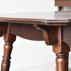 縁を彩る象嵌細工が目を引くマホガニーサイドテーブル【t230】