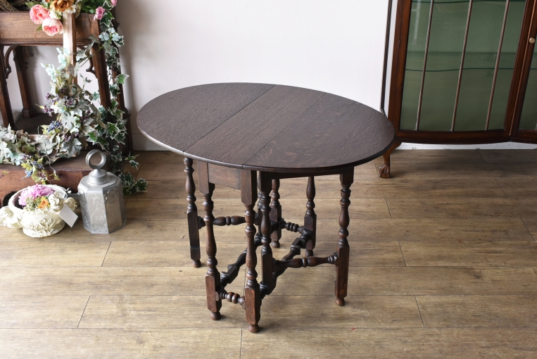 こっくりとした深い色合いが魅力のテーブル【t298】