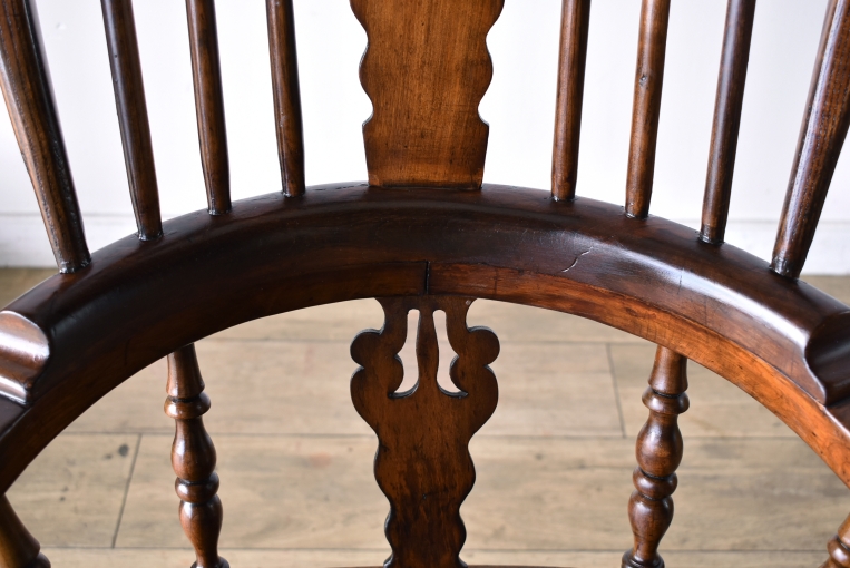 アンティークらしい味わいが魅力のダブルボウバックウィンザーアームチェア【c260-2】