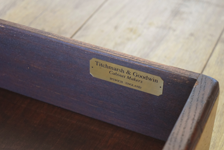 k153　Titchmarsh & Goodwin　カップボード