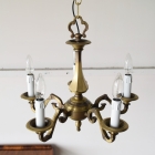 優美な曲線と重厚感あふれる真鍮の輝きが魅力の5灯式シャンデリア【sy439】