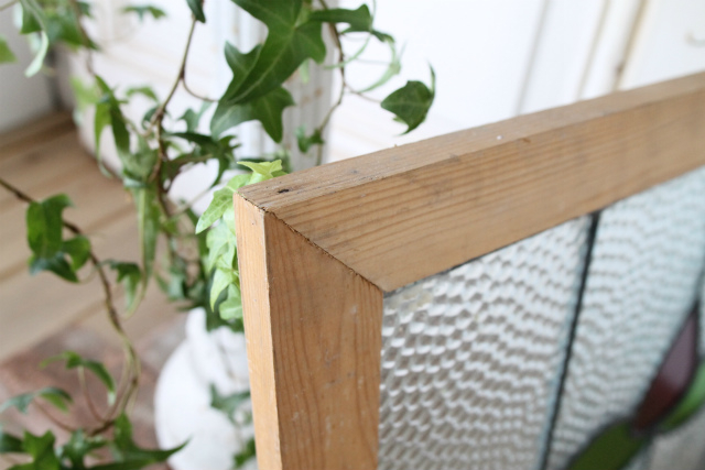 お花のつぼみのようなモチーフデザインのステンドグラス【7220】