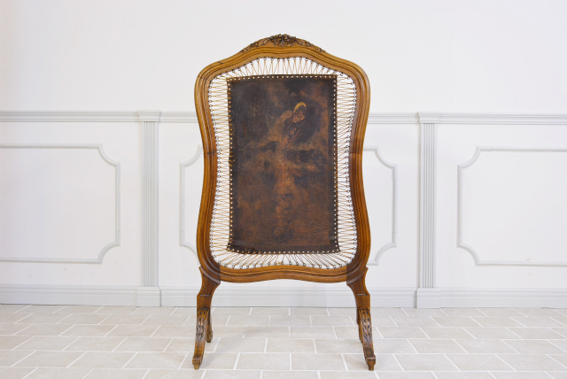 鳥がデザインされたレザースクリーンです。