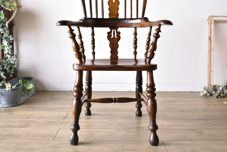 アンティークらしい味わいが魅力のダブルボウバックウィンザーアームチェア【c260-2】