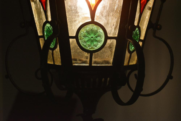 ステンドグラスが美しい最高級1灯式アイアンランタン【sy100】