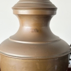 空間を格調高く演出する装飾用のオブジェとしてお楽しみいただける、重厚感のある金属製ピッチャー【5405】