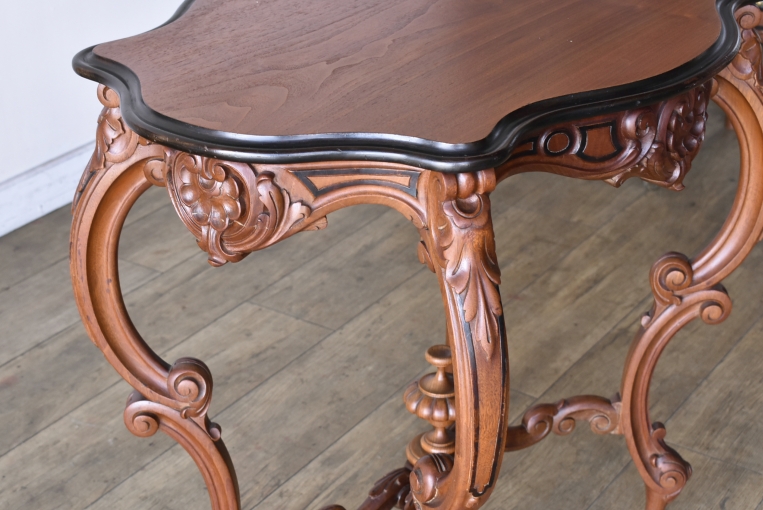 パルテノン アンティーク / 職人技の彫刻装飾が美しいハイクオリティ