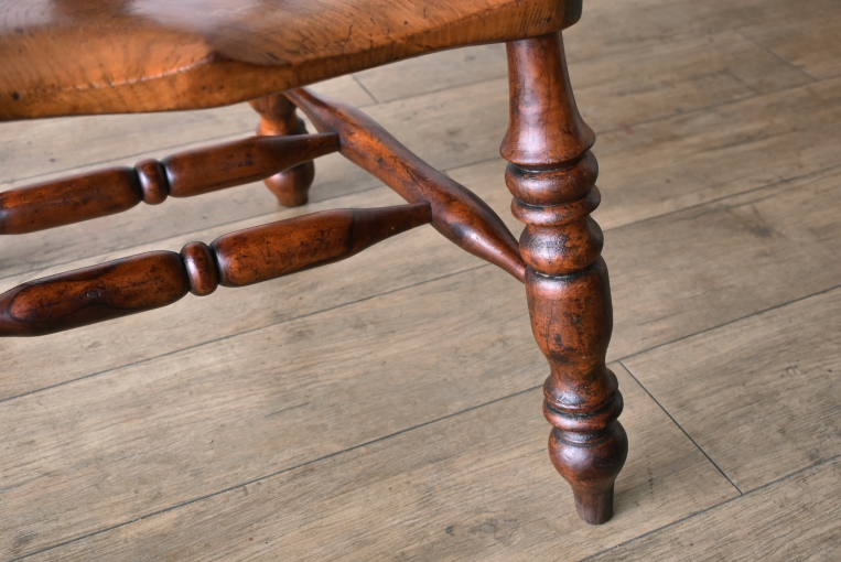 アンティークらしい味わいが魅力のダブルボウバックウィンザーアームチェア【c260-3】