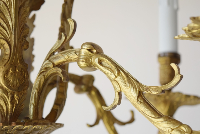 緻密な装飾美が空間を彩る優雅なクラシック6灯式シャンデリア【sy453】