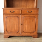 アーチの優美さが際立つ上品なブックキャビネット【9136】