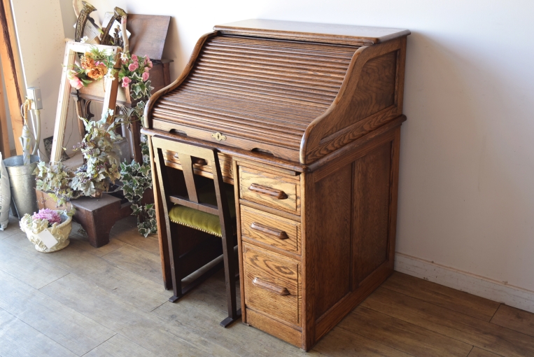 木目が美しいオーク材のスモールロールトップデスク【d83】