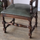 どっしりとしたオーク材が魅力のアームチェア【c14】