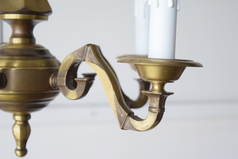 優美な曲線と重厚感あふれる真鍮の輝きが魅力の5灯式シャンデリア【sy439】