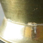 真鍮の輝きと手仕事の温もり、ハンマリング加工のブラスフラワーベース【8532】