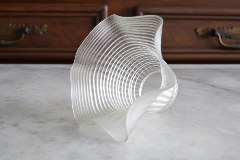 波打つような美しいラインが印象的なペンダントランプ【1805】