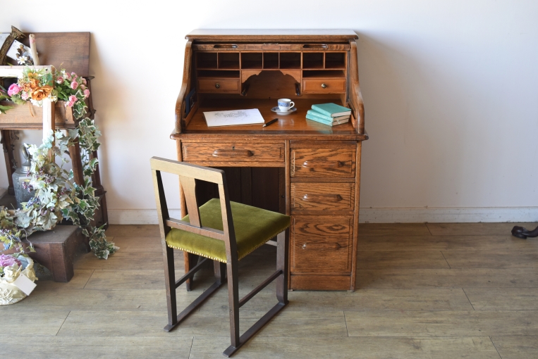 木目が美しいオーク材のスモールロールトップデスク【d83】