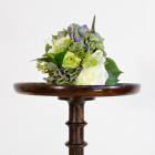 上部の天板に植物や雑貨を飾ります。