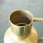 真鍮の輝きと手仕事の温もり、ハンマリング加工のブラスフラワーベース【8532】