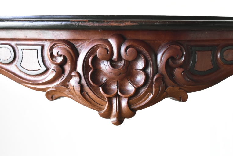 パルテノン アンティーク / 職人技の彫刻装飾が美しいハイクオリティ