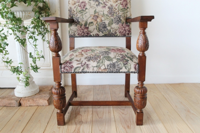 423　アームチェア