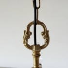 華やかな真鍮装飾の重厚感と白いペイント跡が織りなすクラシック5灯式シャンデリア【sy449】