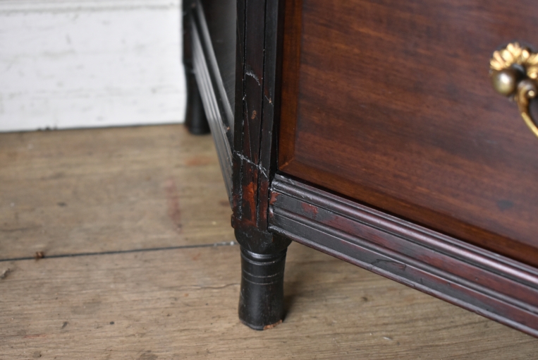 裏側がミラーバック収納になっている珍しいレザートップテーブル【fo237】