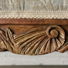 脚に修復歴あり 優雅なデザインのウォールナットソファ【c327】