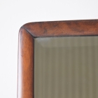 面取りミラーが使用されています。