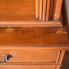 アーチの優美さが際立つ上品なブックキャビネット【9136】