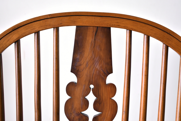 アンティークらしい味わいが魅力のダブルボウバックウィンザーアームチェア【c260-3】