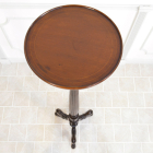 スマートなシルエットが特徴的なプラントスタンド【40274】