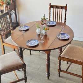 アンティークらしい味わいのバタフライダイニングテーブル【8514】