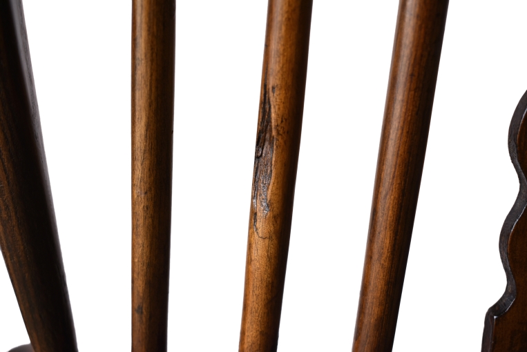 アンティークらしい味わいが魅力のダブルボウバックウィンザーアームチェア【c260-2】