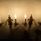 暗い部屋で見下ろした様子