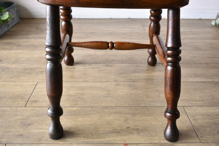 アンティークらしい味わいが魅力のダブルボウバックウィンザーアームチェア【c260-2】