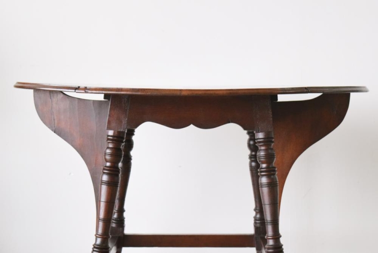 t152　バタフライサイドテーブル　