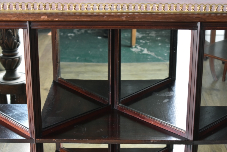 裏側がミラーバック収納になっている珍しいレザートップテーブル【fo237】