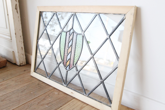 カラフルなガラスが用いられたステンドグラス【7738-C】