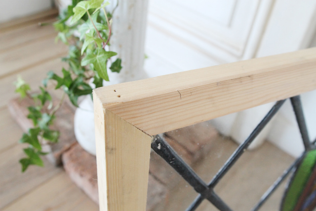 カラフルなガラスが用いられたステンドグラス【7738-C】