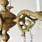 優雅な曲線が空間を華やかに彩る、真鍮の重厚な質感としずく型クリスタルが煌めく8灯式ガラスシャンデリア【sy470】