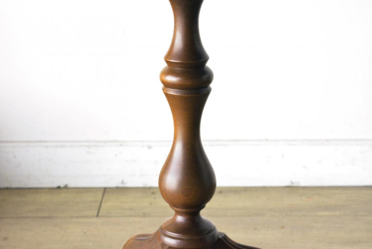 t226　ワインテーブル