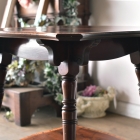 縁を彩る象嵌細工が目を引くマホガニーサイドテーブル【t230】